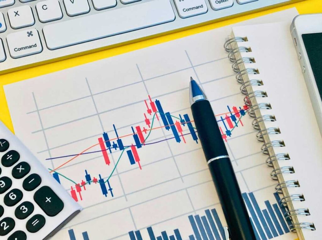 不動産投資の利回りについておさらいしているイメージ